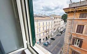 Whiteten Rome Apartment